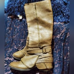 Tall zipper detail boots